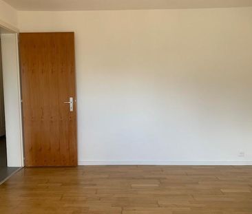 Appartement de 2 pièces partiellement rénové situé au 11ème étage a... - Photo 2