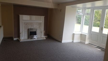 5 Bedroom Detached House - Photo 2