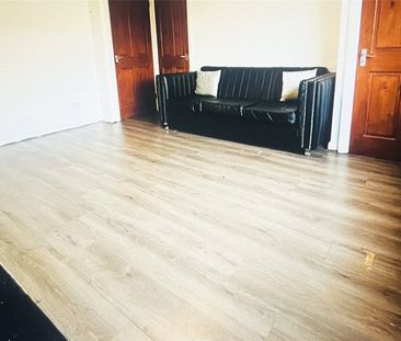 3 bedroom house to rent Scott Hall Road, LS7 - Photo 2