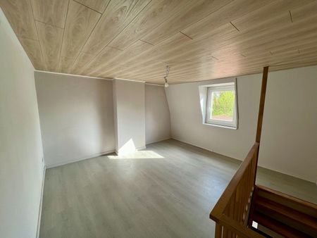 Centraal gelegen woning met 2 slaapkamers en zéér ruime garage! - Foto 2