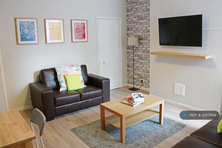 4 bedroom terraced house to rent - Photo 2