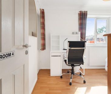 6 bedroom detached house to rent - Photo 4