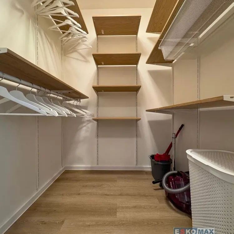 Pronájem bytu 2+1 se šatnou a balkonem – centrum Břeclavi, ul. Slovácká - Photo 1