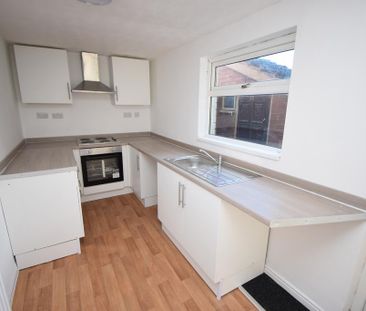 2 bedroom terraced house to rent - Photo 4