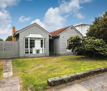 LARGE FAMILY HOME | MODERN RENOVATIONS | CLOSE TO SCHOOLS - Photo 6