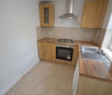 2 bedroom end of terrace house to rent - Photo 5