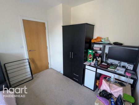 1 bedroom in a house share to rent - Photo 2