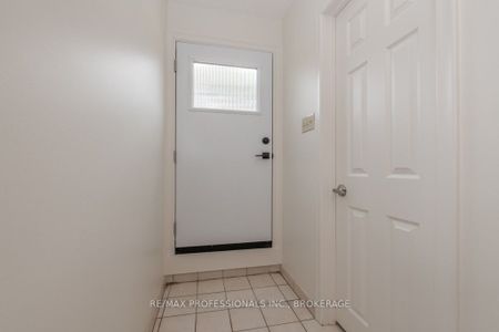 For Lease - 22 Fabian Place, Toronto, Ontario - Photo 3