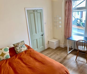 3 Bed Terraced House, Milner Road, BN2 - Photo 6