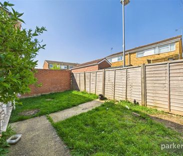Osterley Drive, Caversham, Reading, Berkshire, RG4 - Photo 2