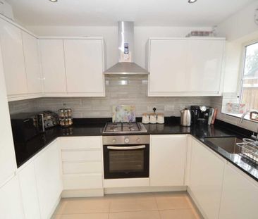 2 bedroom terraced house to rent - Photo 4