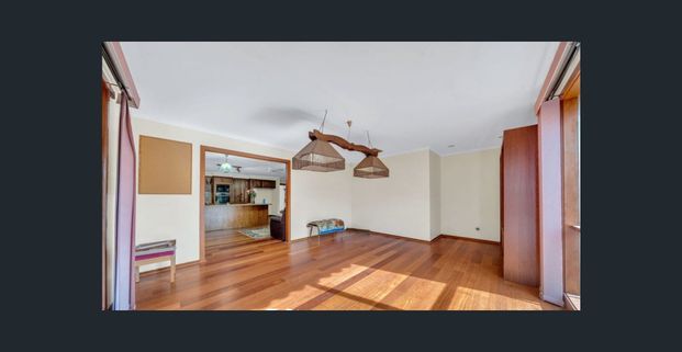 SPACIOUS FAMILY HOME IN PRIME LOCATION – COMFORT, CHARACTER & CONVENIENCE - Photo 1