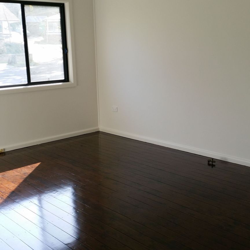 3 Bedrooms & a Beauty! - Photo 1