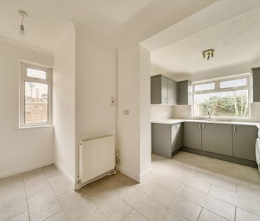 4 bedroom semi-detached house to rent - Photo 5