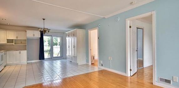 Grand 5 1/2, très propre disponible immédiatement - Photo 2