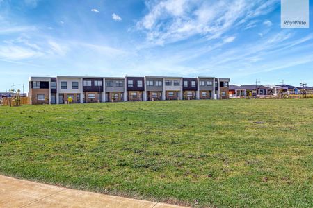 14 Angelina Terrace, Truganina VIC 3029 - Townhouse For Rent | Domain - Photo 2