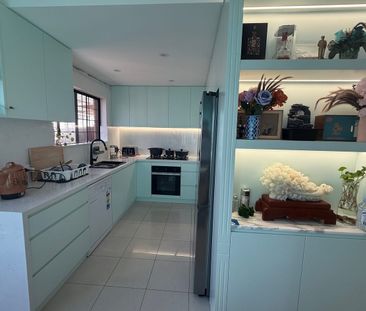 Beautiful Solid Full Brick Three Bedder Townhouse! - Photo 3