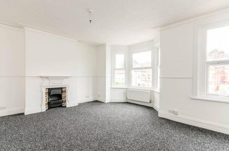 3 bedroom flat to rent - Photo 5