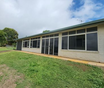Neat & Comfortable 2 Bedroom Block Home - Photo 3