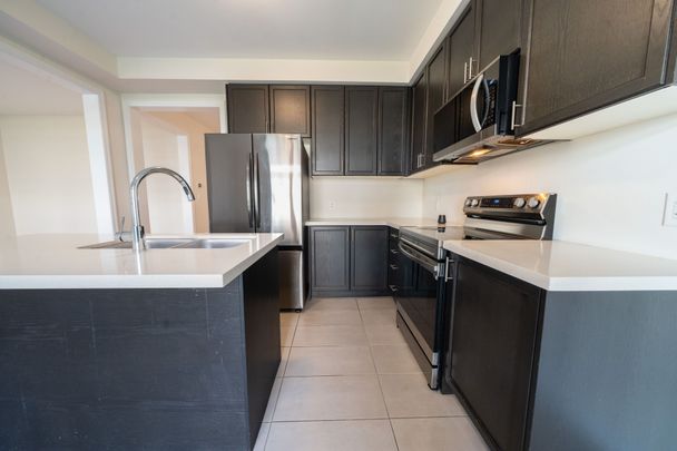 For Lease - 6 Northrop UPPER Avenue, Clarington, Ontario - Photo 1