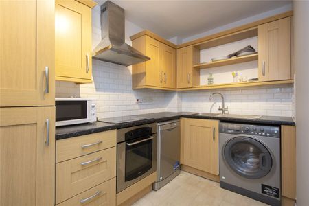 Byron Court, E11 - Photo 5