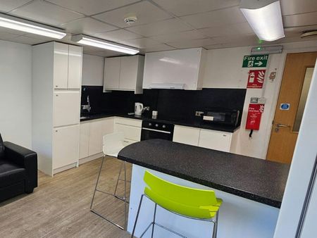 House share to rent on - Photo 4