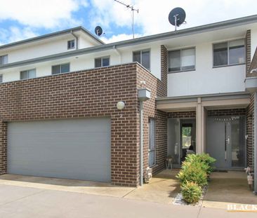 Spacious Forde Townhouse - Photo 2