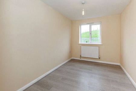 Town Lane, Stanwell, Staines-upon-Thames, Surrey, TW19 7BZ - Photo 3