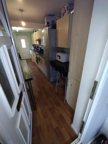 1 bedroom in a house share to rent - Photo 5