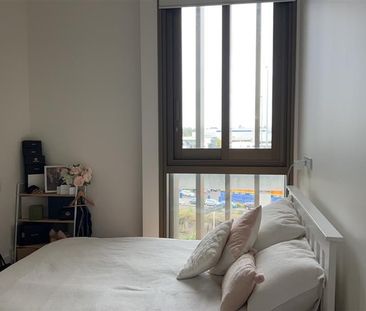 Gorgeous Near New 1 Bedroom 1 Bathroom - Photo 4