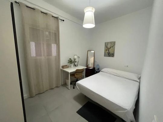 Calle Bustos Tavera, Sevilla, Andalusia 41003 - Photo 1