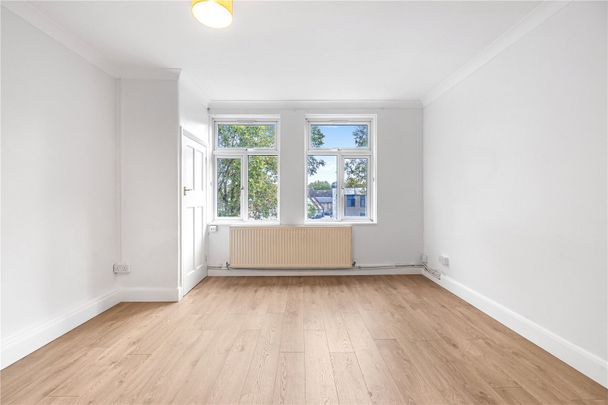 Alexandra Gardens, London, W4 2RY - Photo 1