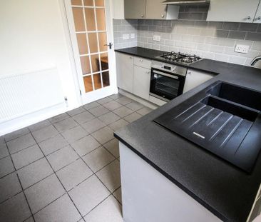 2 bedroom terraced house to rent - Photo 2