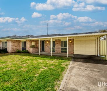 Spacious Family Home with Powered Workshop! - Photo 5