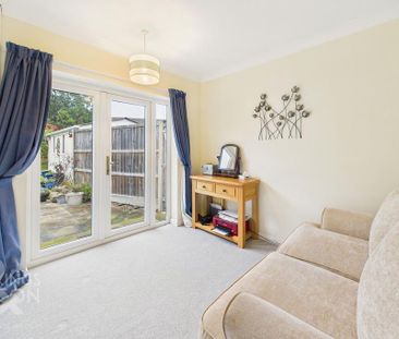 3 bedroom semi-detached bungalow to rent - Photo 4