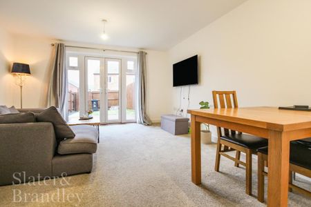 2 bedroom terraced house to rent - Photo 2