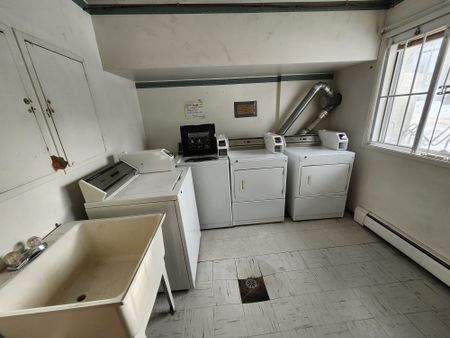 Beautiful Second Floor Unit! - Photo 5