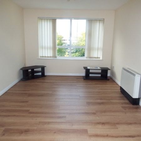 Crawley 2 bedroom flat to rent - Photo 1