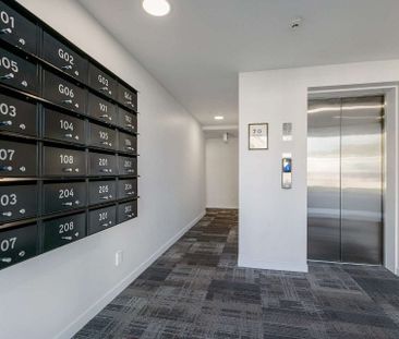 Bright and warm unit with a secure carpark - Photo 5