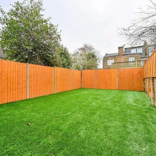 Avenue Road, South Acton, W3 - Photo 2