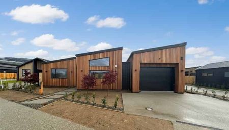 3 BEDROOMS - CROMWELL - Photo 2