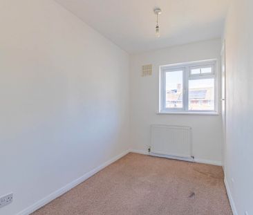 3 bed Terraced for rent - Photo 4