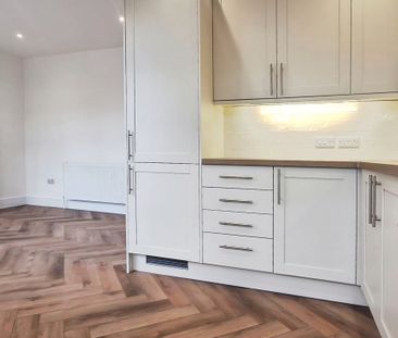 Park Mead, South Harrow, HA2 8NQ - Photo 4
