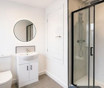 1 bedroom in a house share to rent - Photo 3