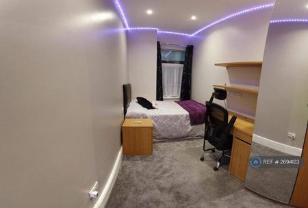 4 bedroom terraced house to rent - Photo 4