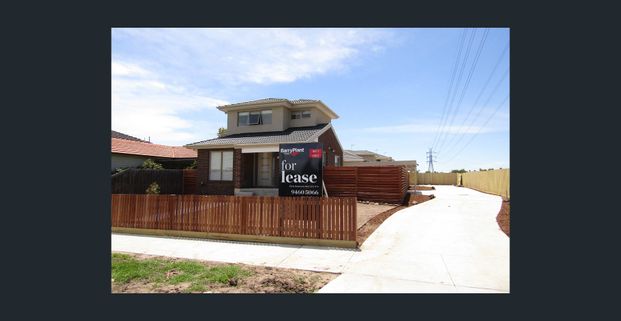Beautifully Designed Townhouse - Photo 1