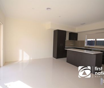 Modern Townhouse with Park Views in a Quiet Location - Photo 6