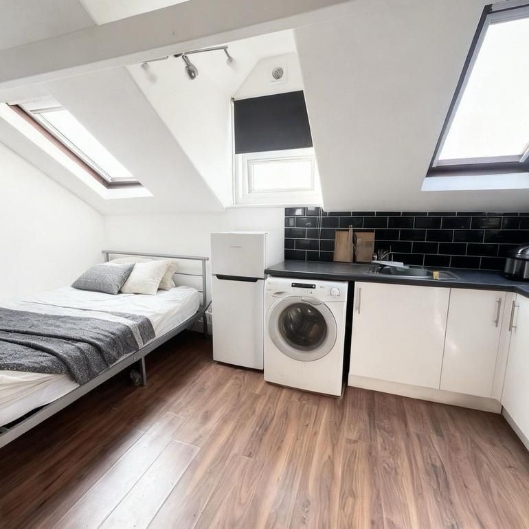 Studio to rent - Photo 1