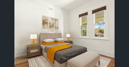 Free standing home in premier location - Photo 3