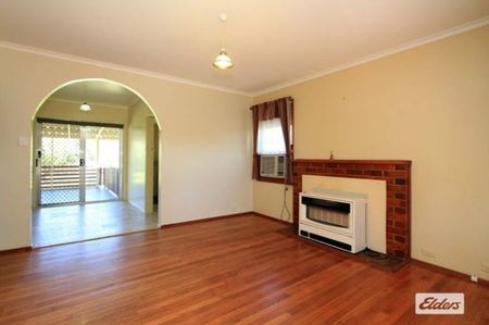Charming 3 Bedroom Home with Large Entertaining Deck - Photo 4